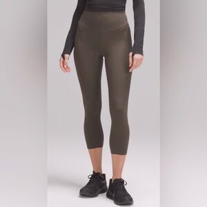 New with tags Lululemon Base Pace Crop 23” Leggings